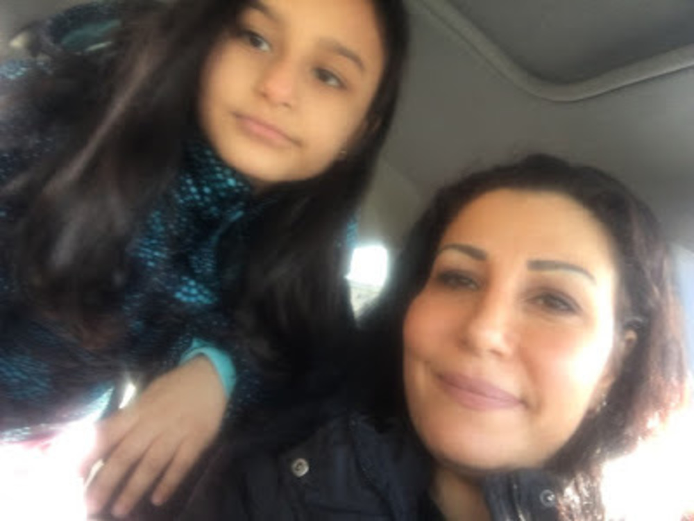 Meet your Posher, Mona